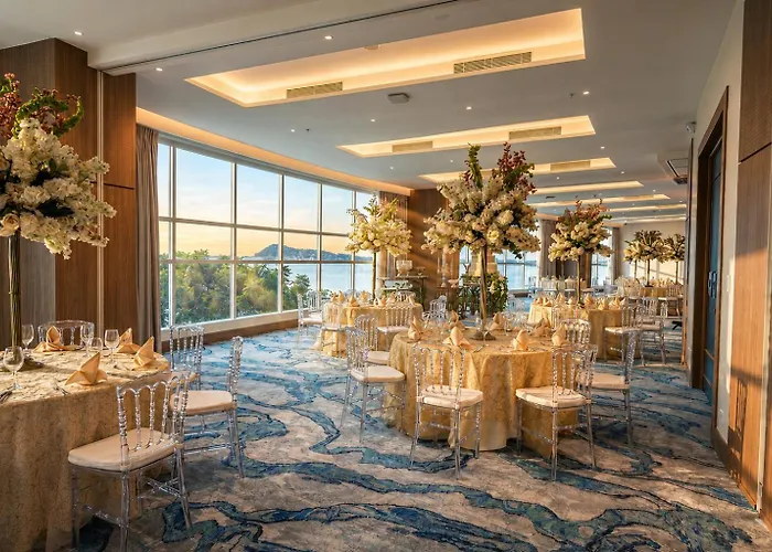 Wyndham Guayaquil, Puerto Santa Ana